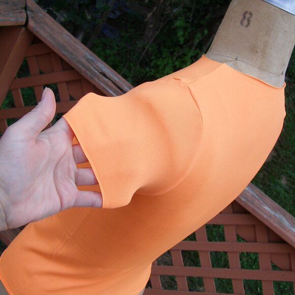 NWT size L SKIMS Essential T-Shirt Bodysuit Orange Highlighter - Picture 6 of 13